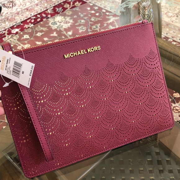 Michael Kors jet set travel perforated xl clutch - Picture 2 of 8